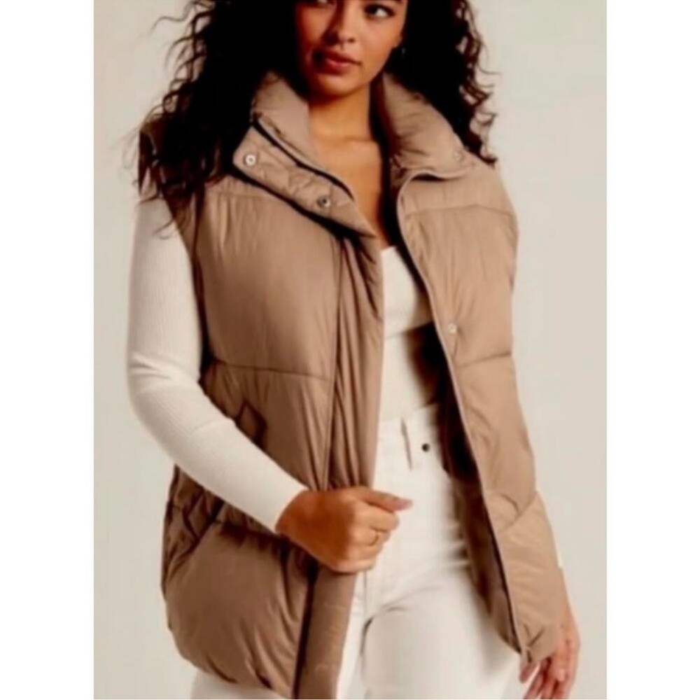Abercrombie & Fitch Vegan Puffer Vest — Like New